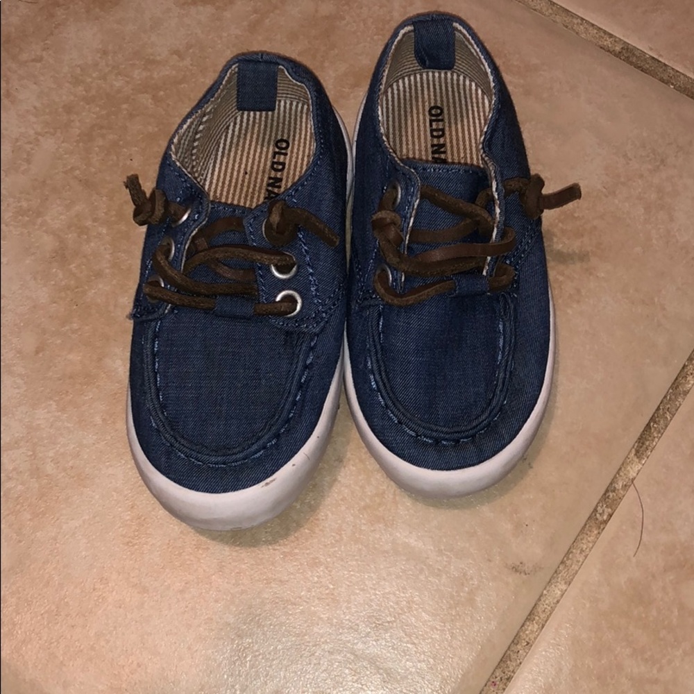 Denim boys sneakers.